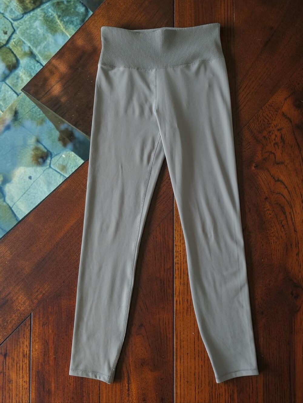 Vuori Light Grey High-Waist Leggings